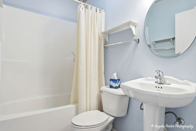 54 Rocking Horse Lane, Grayslake, IL 60030