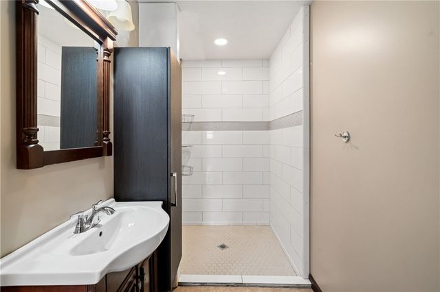 109 N Main St, Houston, PA 15342