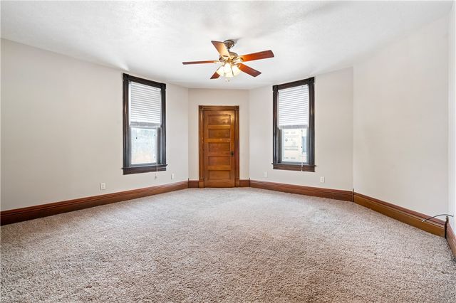 109 N Main St, Houston, PA 15342