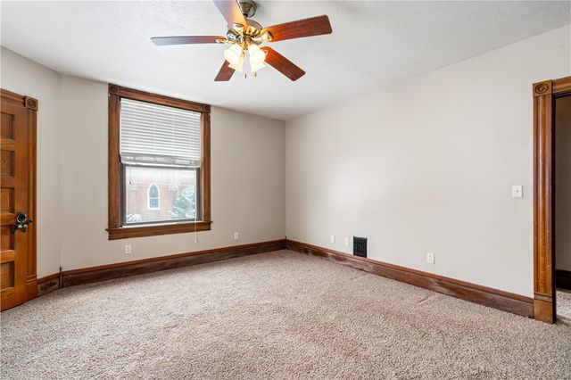 109 N Main St, Houston, PA 15342