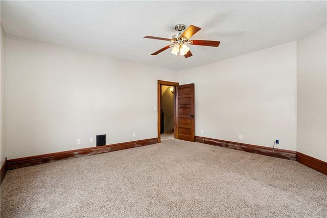 109 N Main St, Houston, PA 15342