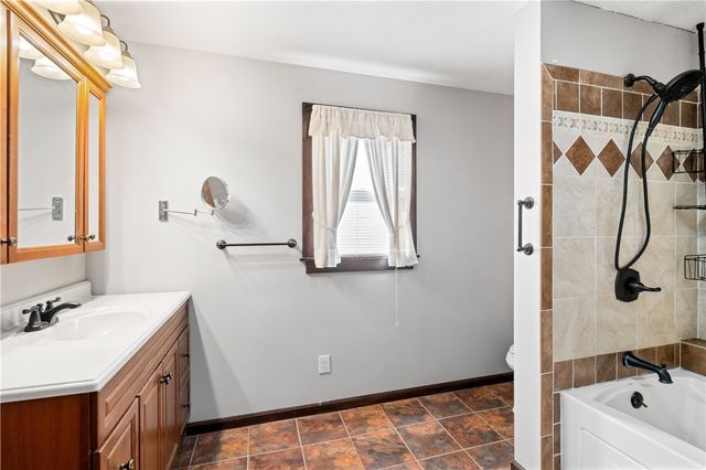 109 N Main St, Houston, PA 15342