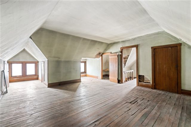 109 N Main St, Houston, PA 15342