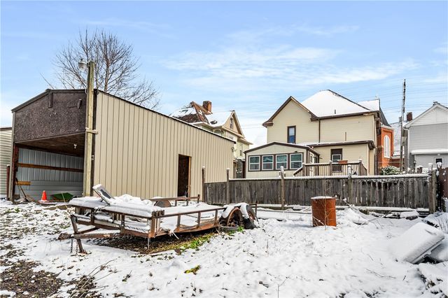 109 N Main St, Houston, PA 15342