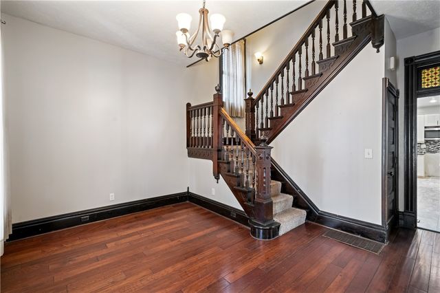 109 N Main St, Houston, PA 15342