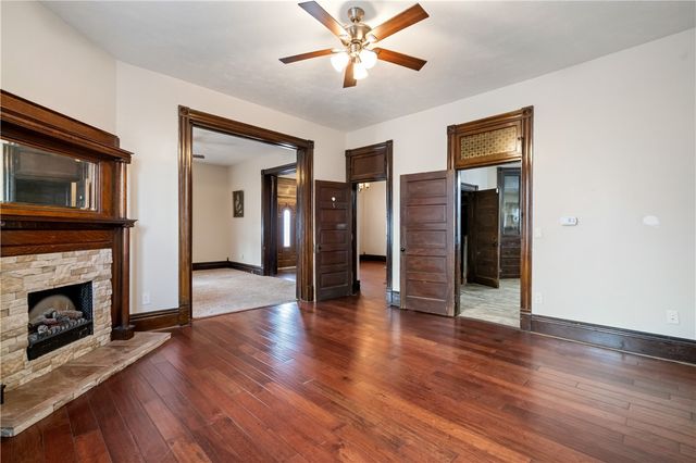 109 N Main St, Houston, PA 15342