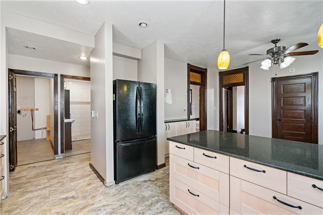 109 N Main St, Houston, PA 15342