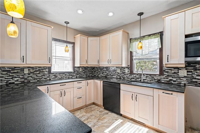 109 N Main St, Houston, PA 15342