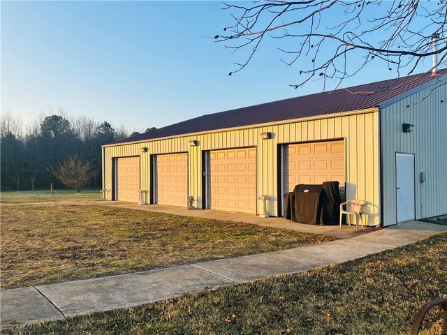 10390 Eden Road, Ola, AR 72853