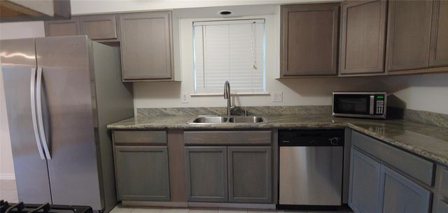 1930 Pepperwood Lane, Houston, TX 77084