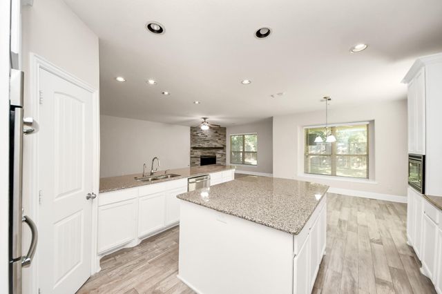 143 W Wading Pond Circle, Tomball, TX 77375