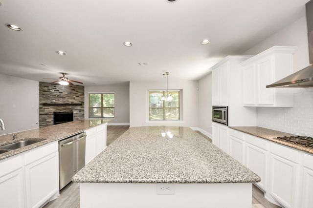 143 W Wading Pond Circle, Tomball, TX 77375