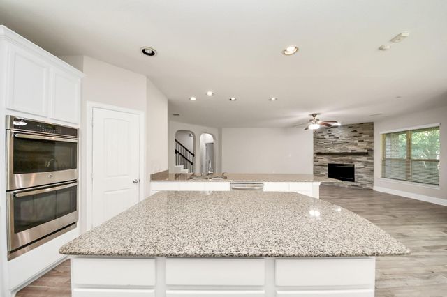 143 W Wading Pond Circle, Tomball, TX 77375