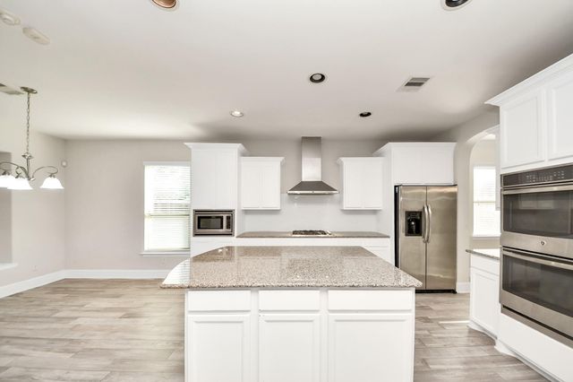 143 W Wading Pond Circle, Tomball, TX 77375