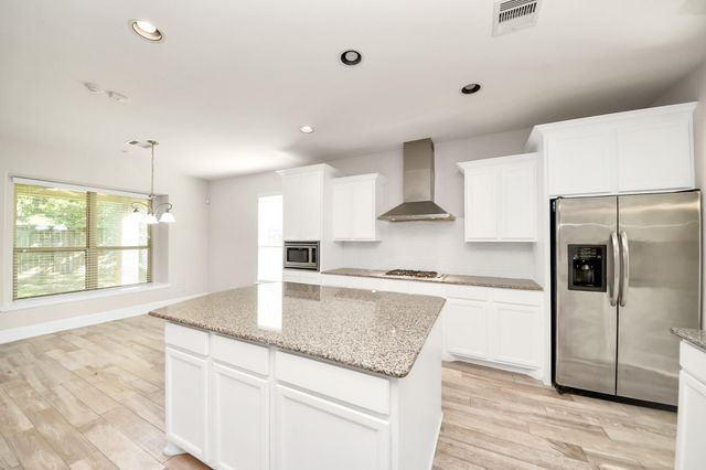 143 W Wading Pond Circle, Tomball, TX 77375