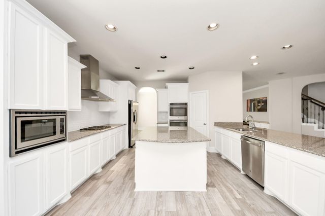143 W Wading Pond Circle, Tomball, TX 77375
