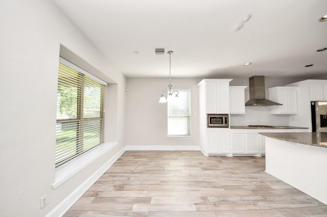 143 W Wading Pond Circle, Tomball, TX 77375