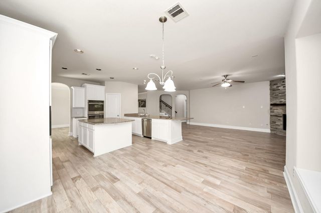 143 W Wading Pond Circle, Tomball, TX 77375