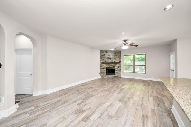 143 W Wading Pond Circle, Tomball, TX 77375