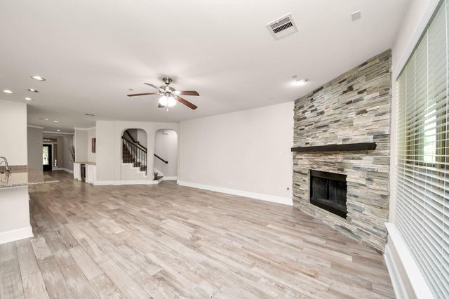 143 W Wading Pond Circle, Tomball, TX 77375
