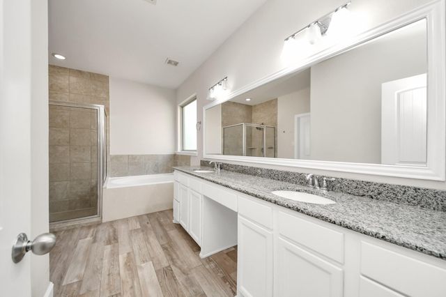 143 W Wading Pond Circle, Tomball, TX 77375