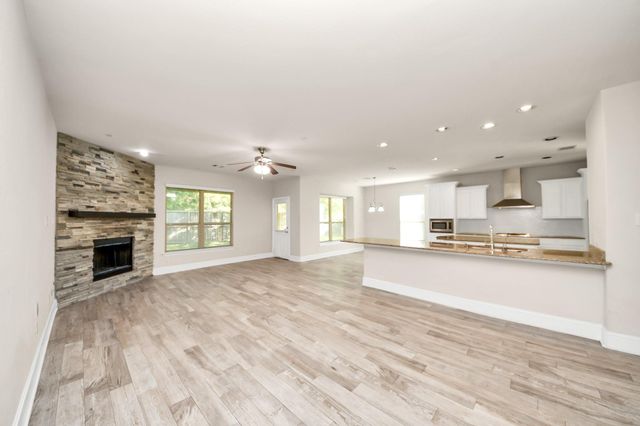 143 W Wading Pond Circle, Tomball, TX 77375