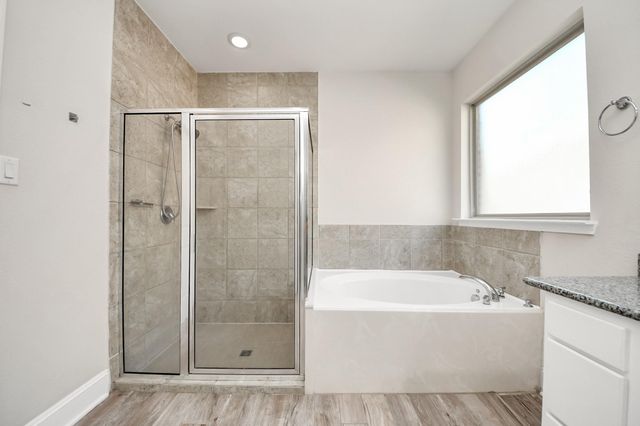 143 W Wading Pond Circle, Tomball, TX 77375