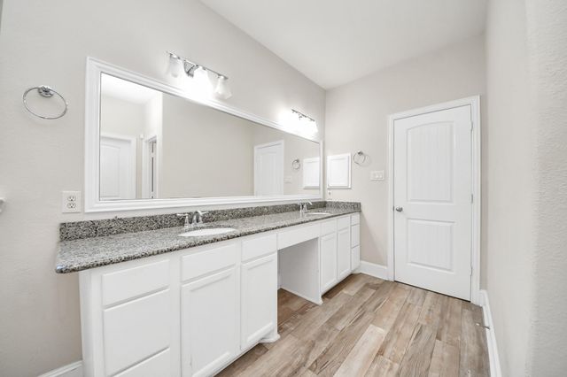 143 W Wading Pond Circle, Tomball, TX 77375
