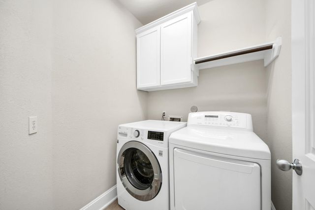 143 W Wading Pond Circle, Tomball, TX 77375