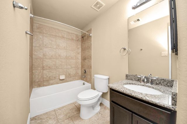 143 W Wading Pond Circle, Tomball, TX 77375