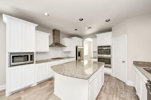 143 W Wading Pond Circle, Tomball, TX 77375