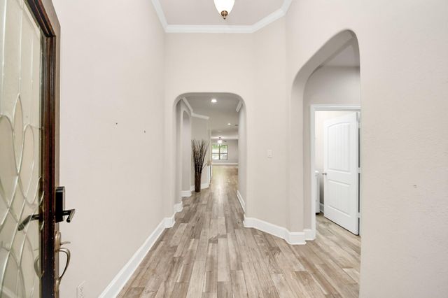 143 W Wading Pond Circle, Tomball, TX 77375