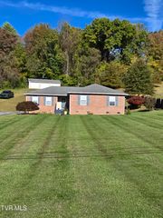 664 Cross Community Road, Blountville, TN 37617
