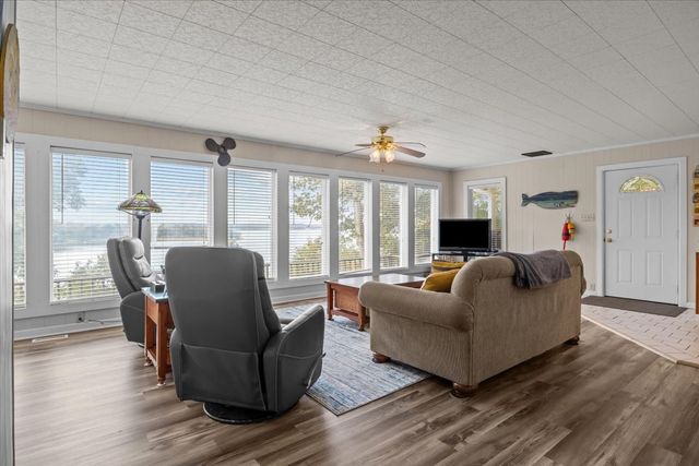 38 Lakeland Rd, Waverly, TN 37185