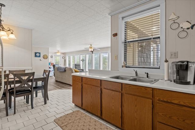 38 Lakeland Rd, Waverly, TN 37185