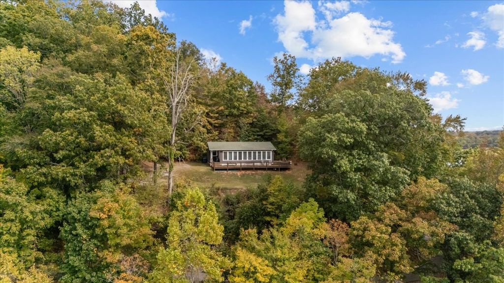 38 Lakeland Rd, Waverly, TN 37185