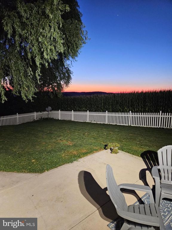 705 DANBURY DR, Red Lion, PA 17356