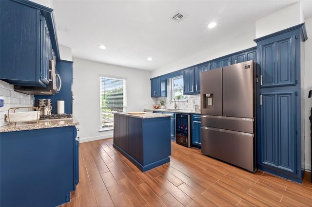 5722 Arncliffe Drive, Houston, TX 77088