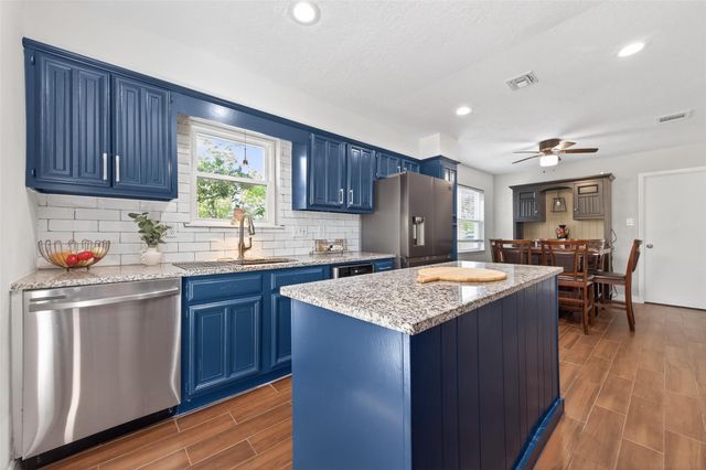 5722 Arncliffe Drive, Houston, TX 77088