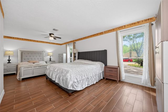 5722 Arncliffe Drive, Houston, TX 77088