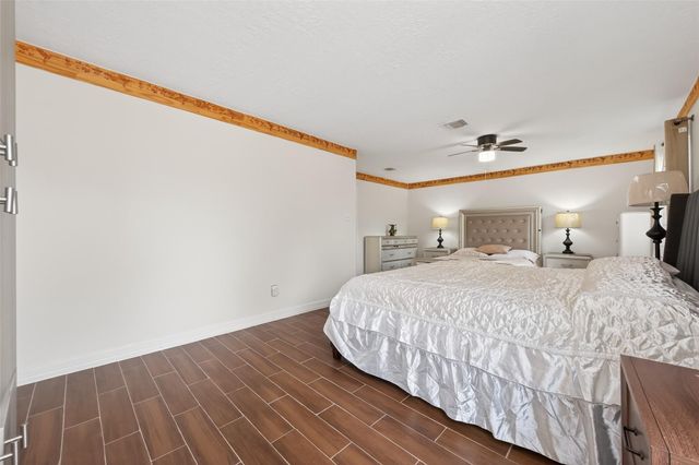 5722 Arncliffe Drive, Houston, TX 77088