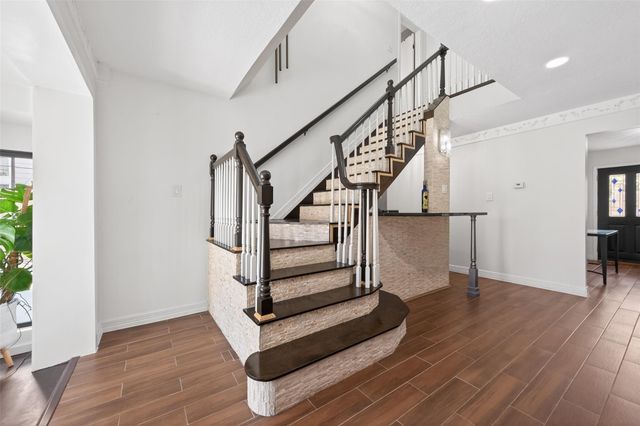 5722 Arncliffe Drive, Houston, TX 77088