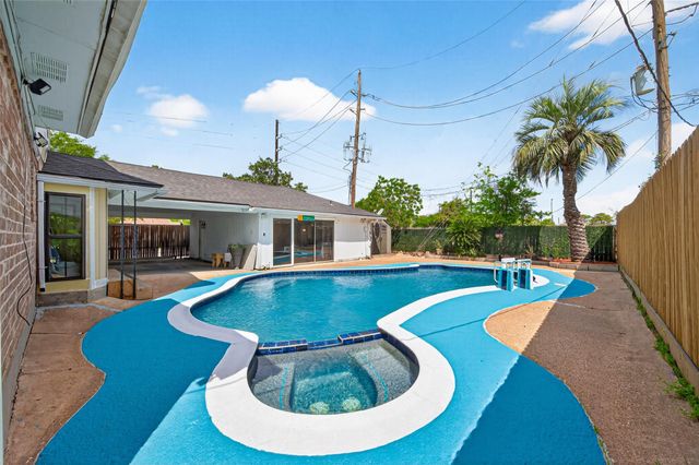 5722 Arncliffe Drive, Houston, TX 77088