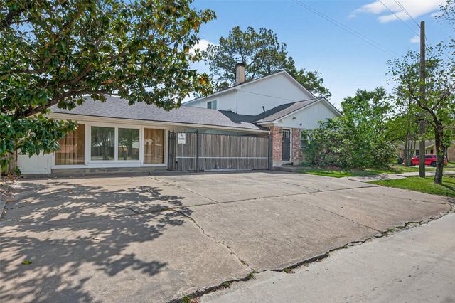 5722 Arncliffe Drive, Houston, TX 77088