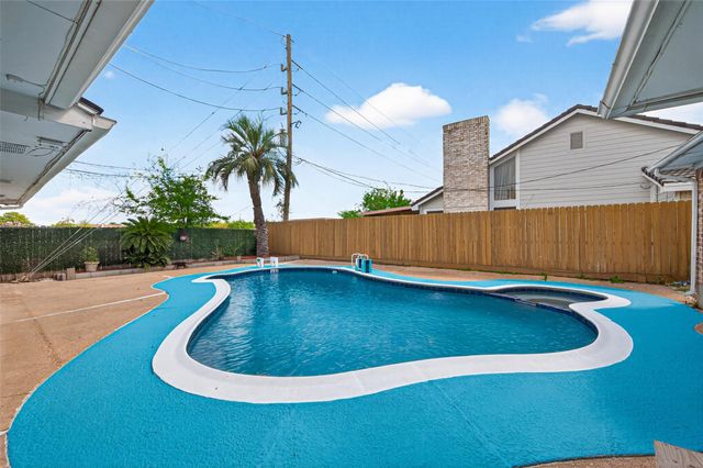 5722 Arncliffe Drive, Houston, TX 77088