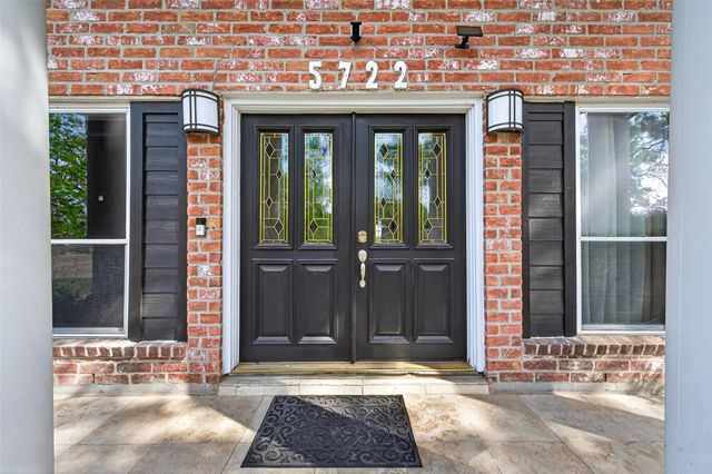 5722 Arncliffe Drive, Houston, TX 77088