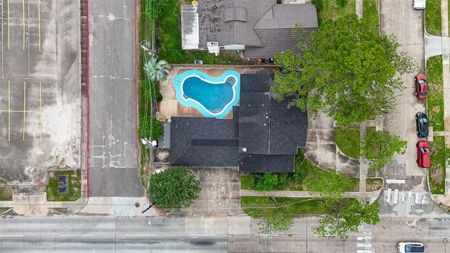 5722 Arncliffe Drive, Houston, TX 77088