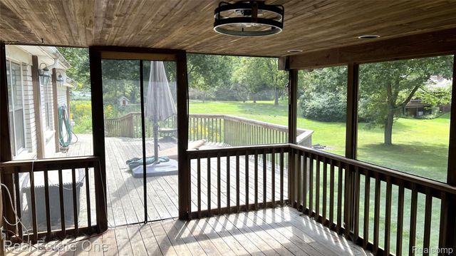 3210 Lake George Road, Oakland Charter Township, MI 48363