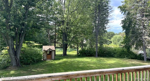 3210 Lake George Road, Oakland Charter Township, MI 48363