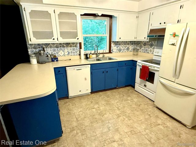 3210 Lake George Road, Oakland Charter Township, MI 48363